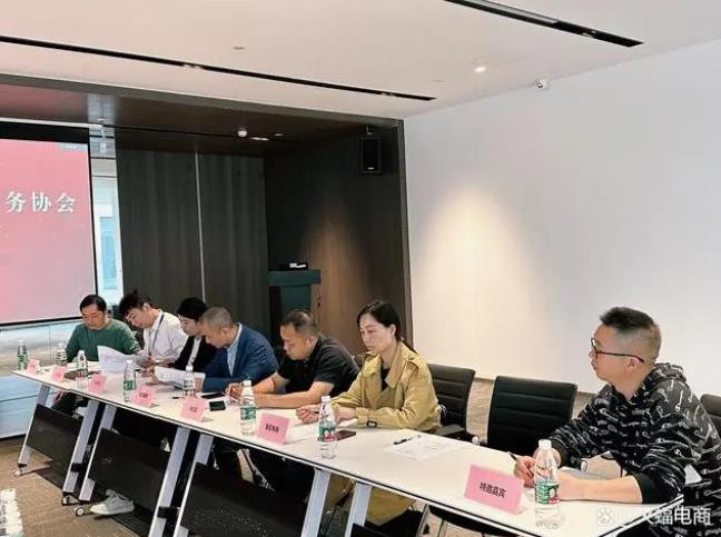 火蝠電商受邀出席洪山電商協(xié)會(huì)籌備會(huì)議